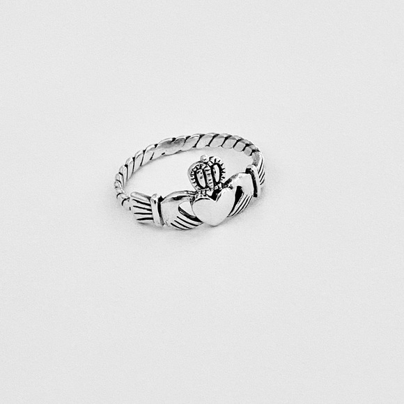 Sterling Silver Irish Claddagh Ring with Rope Band, Friendship Love Heart Rings - Picture 3 of 13